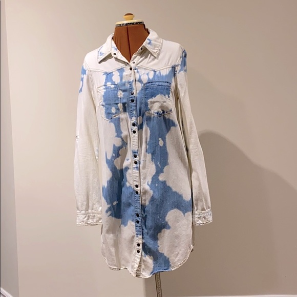✨Life in Progress✨Lightweight Denim Shirtdress - Picture 3 of 9